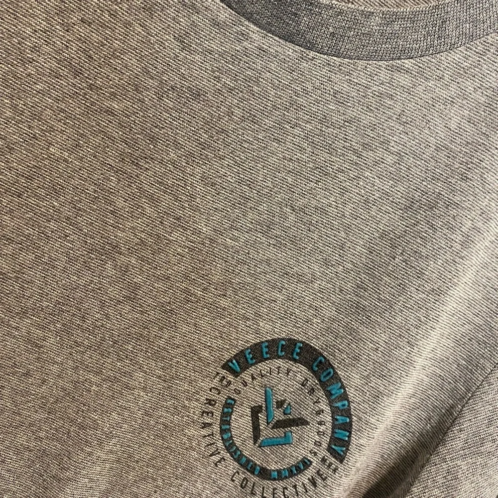 VEECE Co. Gray T-Shirt - Picture 4 of 4